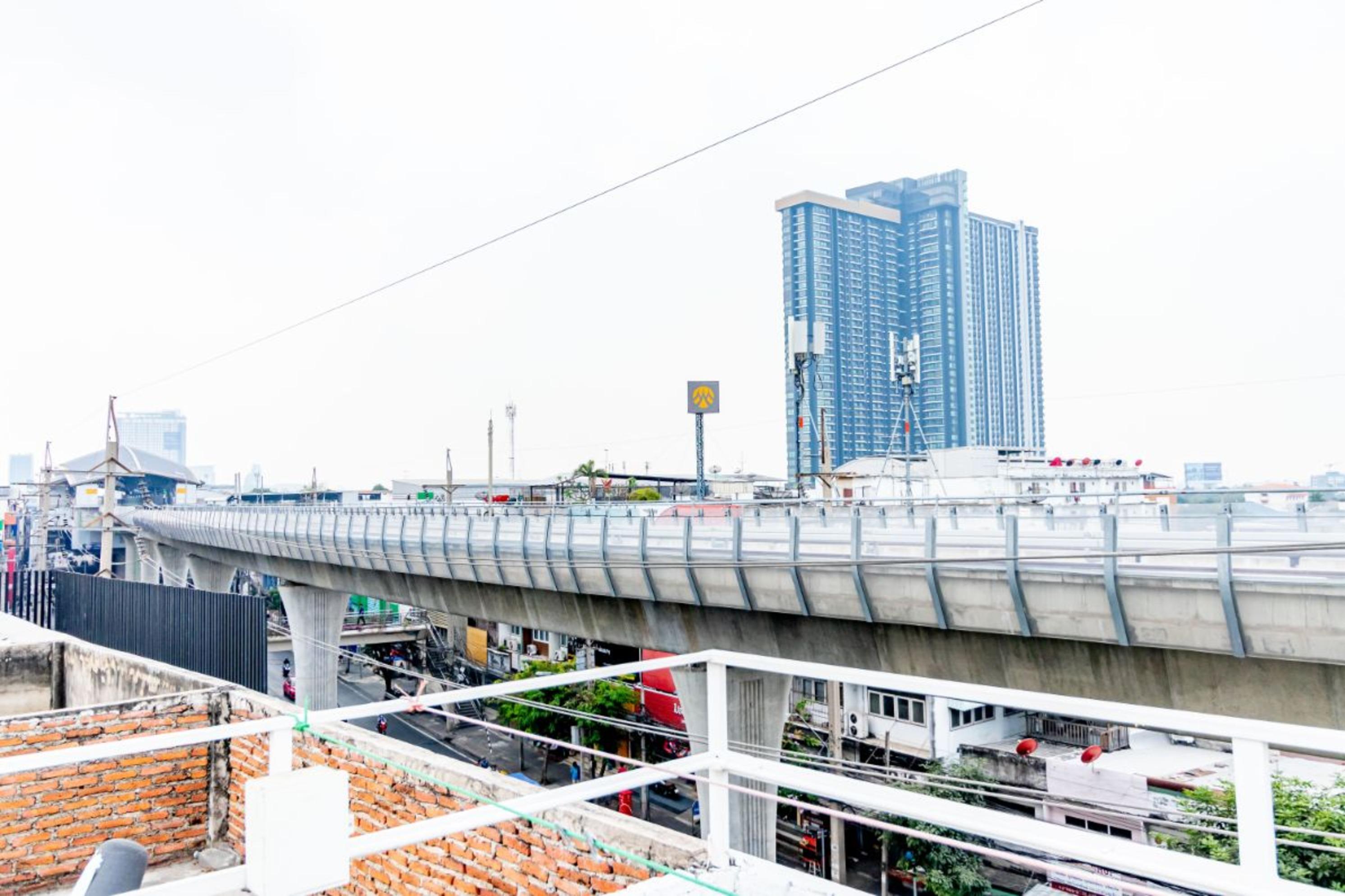 Ze Residence Bang Aor Station Bangkok Exterior photo